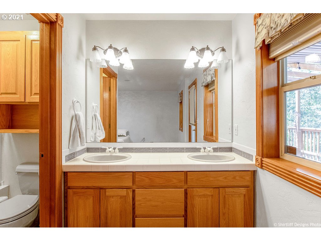 813 South 73rd Street Springfield, OR 97478 - Photo 14 of 32