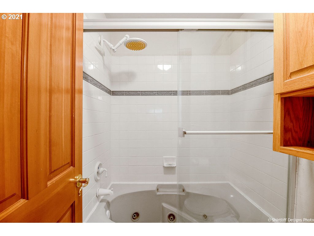813 South 73rd Street Springfield, OR 97478 - Photo 15 of 32