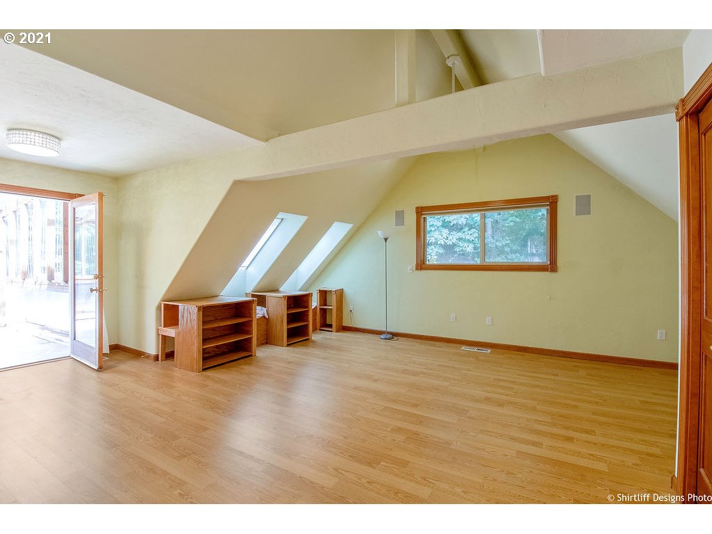 813 South 73rd Street Springfield, OR 97478 - Photo 16 of 32