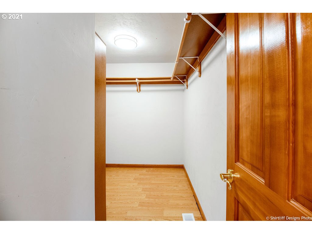 813 South 73rd Street Springfield, OR 97478 - Photo 18 of 32