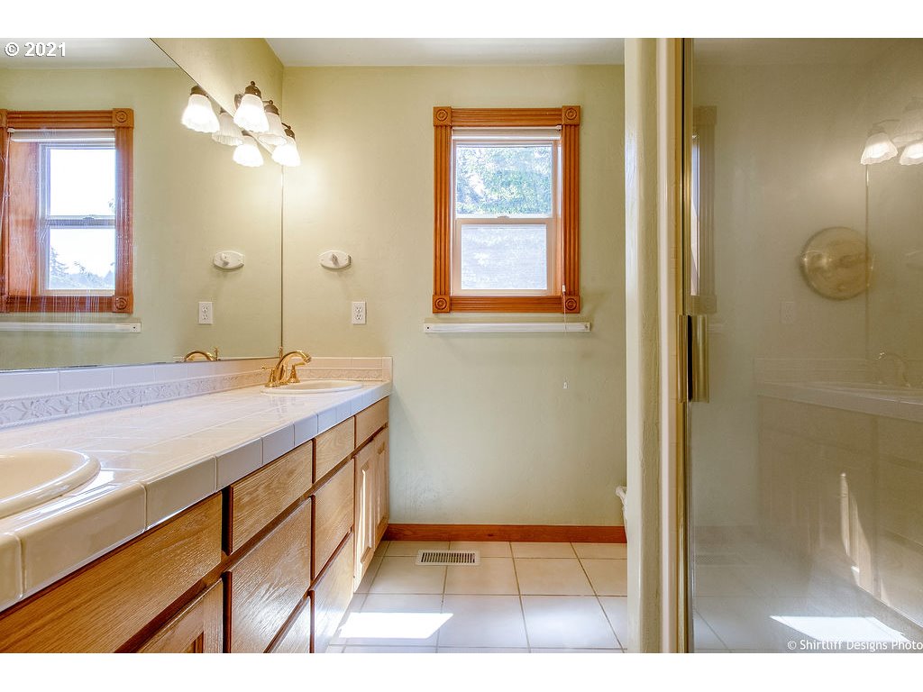 813 South 73rd Street Springfield, OR 97478 - Photo 20 of 32