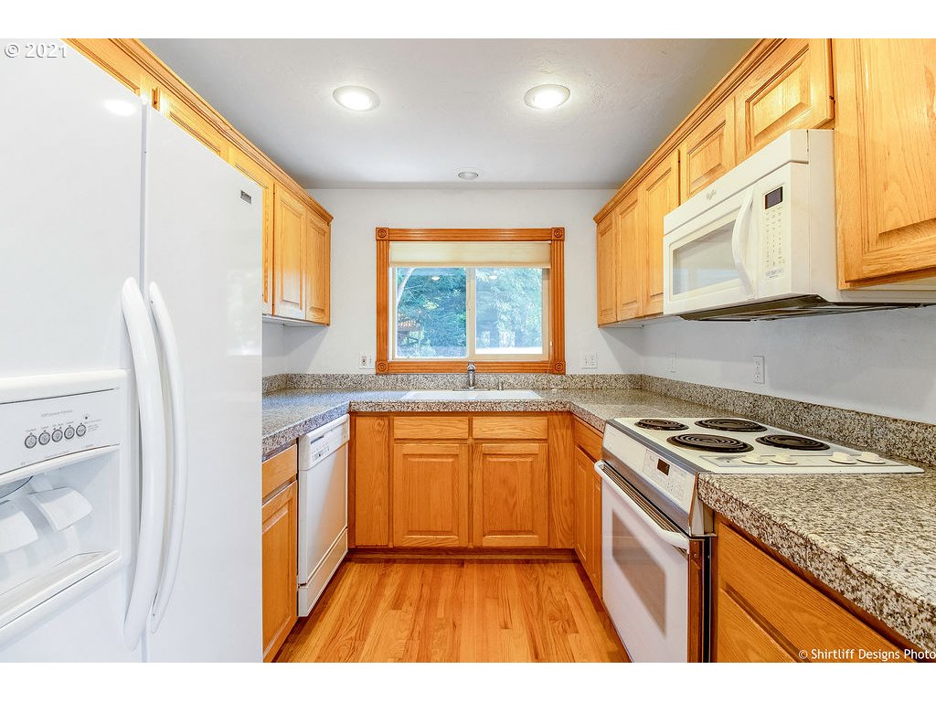 813 South 73rd Street Springfield, OR 97478 - Photo 5 of 32