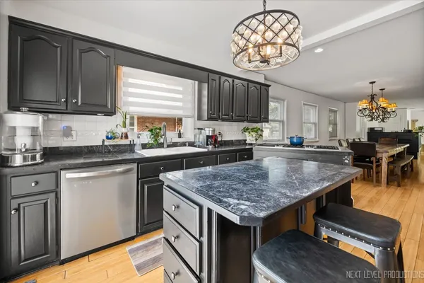 $875,000 | 83 North Park Boulevard, Glen Ellyn, IL 60137