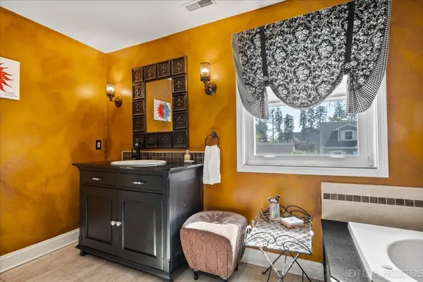 $875,000 | 83 North Park Boulevard, Glen Ellyn, IL 60137