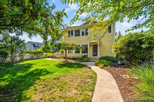 $875,000 | 83 North Park Boulevard, Glen Ellyn, IL 60137