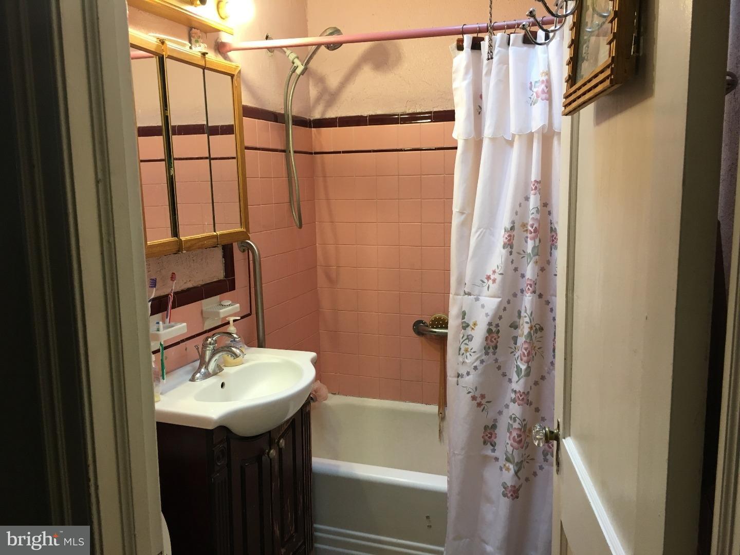 7542 Rugby Street Philadelphia, PA 19150 - Photo 13 of 19 Gallery Image 13