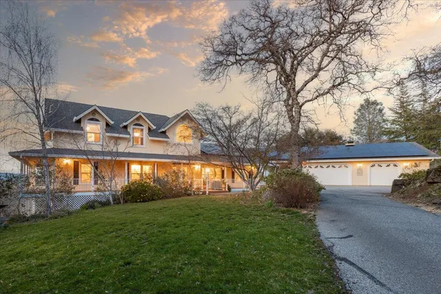 a view of a house with a yard