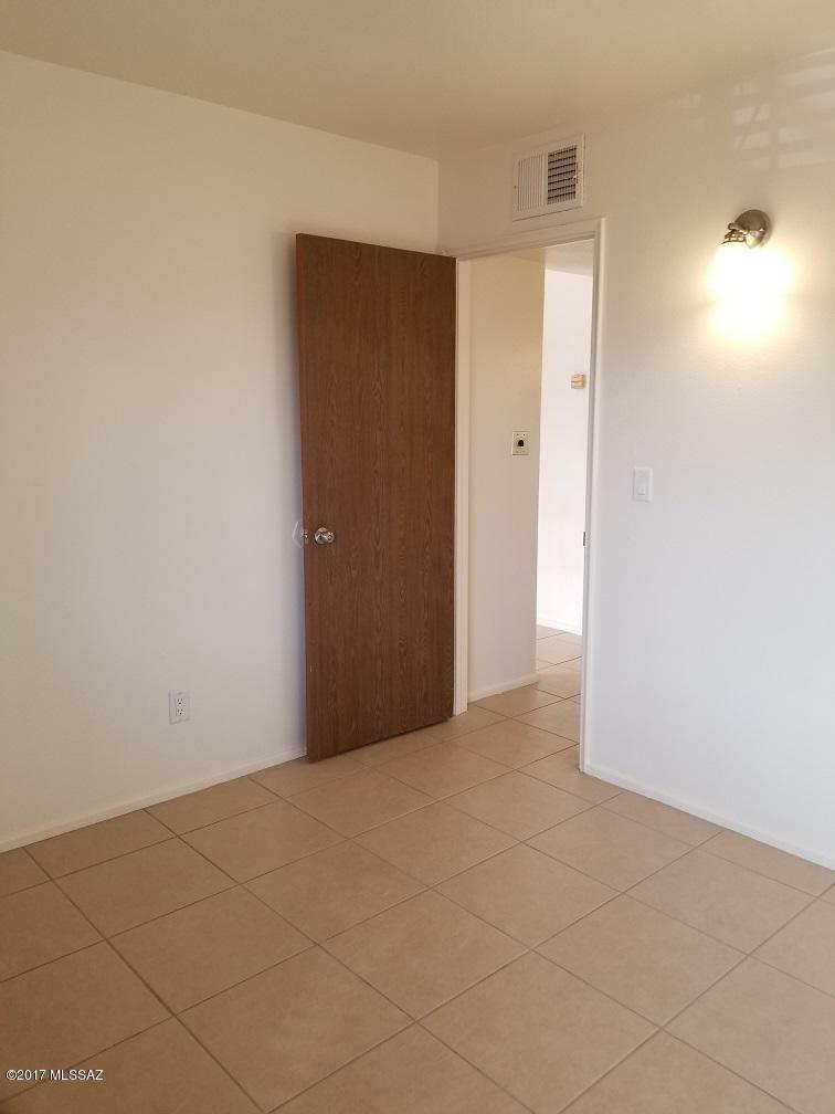 7122 South Missiondale Road, Unit 102 Tucson, AZ 85756 - Photo 7 of 15