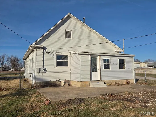 $109,000 | 327 East Summer Street, Monroe City, MO 63456