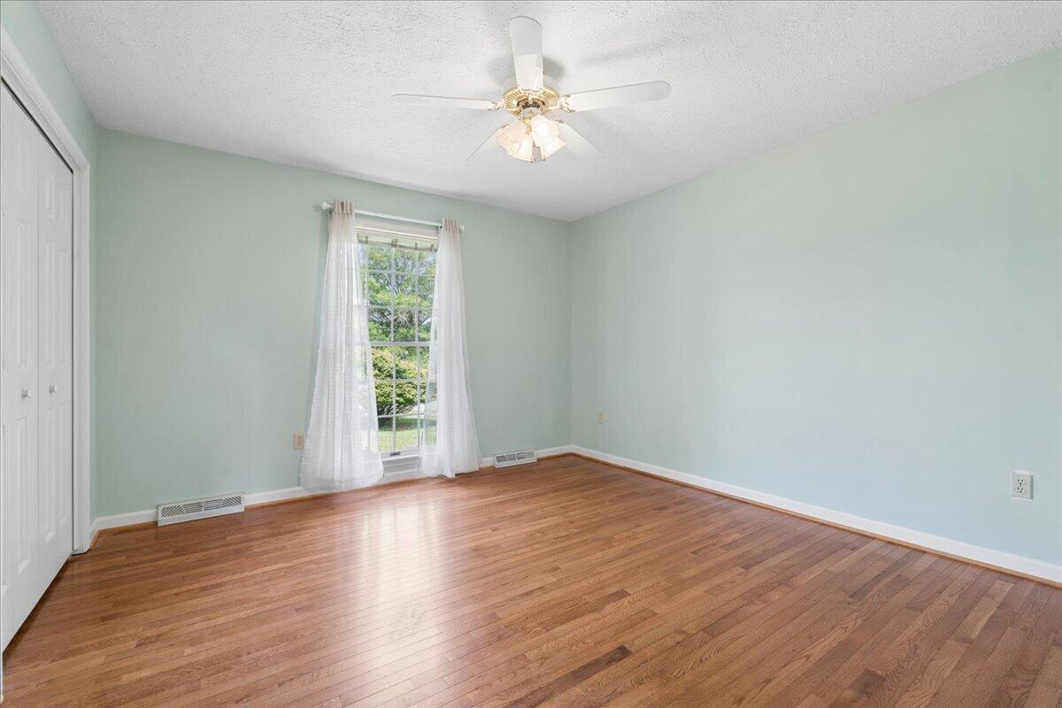 218 North Branch Road Bedford, VA 24523 - Photo 23 of 58 Bedroom