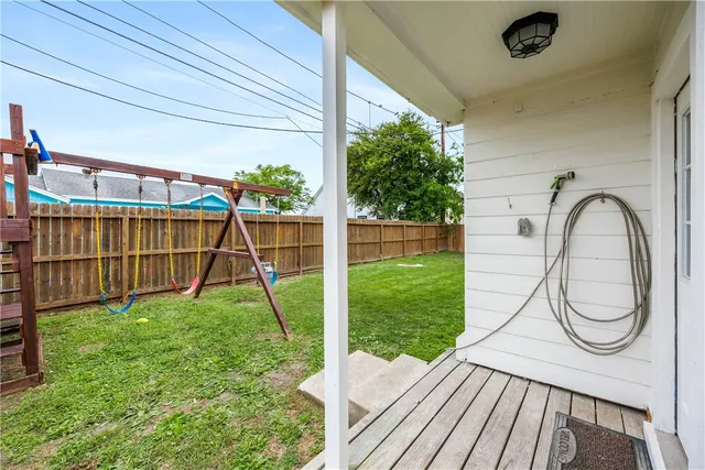 $2,400 | 330 Palmero Street, Corpus Christi, TX 78404