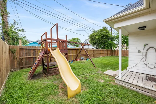 $1,950 | 330 Palmero Street, Corpus Christi, TX 78404