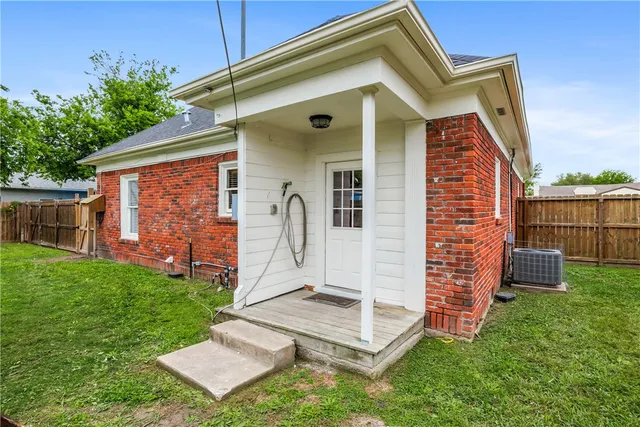 $2,400 | 330 Palmero Street, Corpus Christi, TX 78404