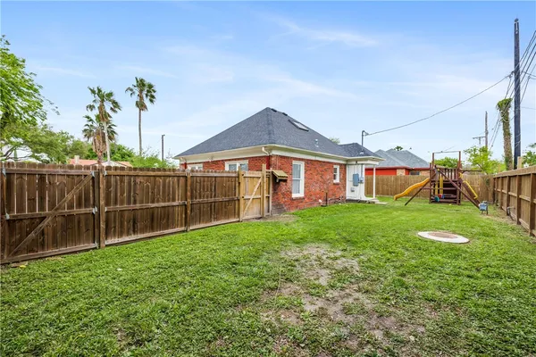 $1,950 | 330 Palmero Street, Corpus Christi, TX 78404