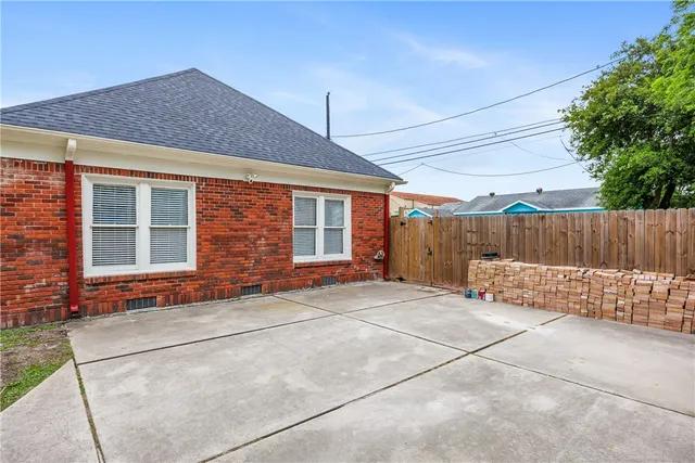 $2,400 | 330 Palmero Street, Corpus Christi, TX 78404