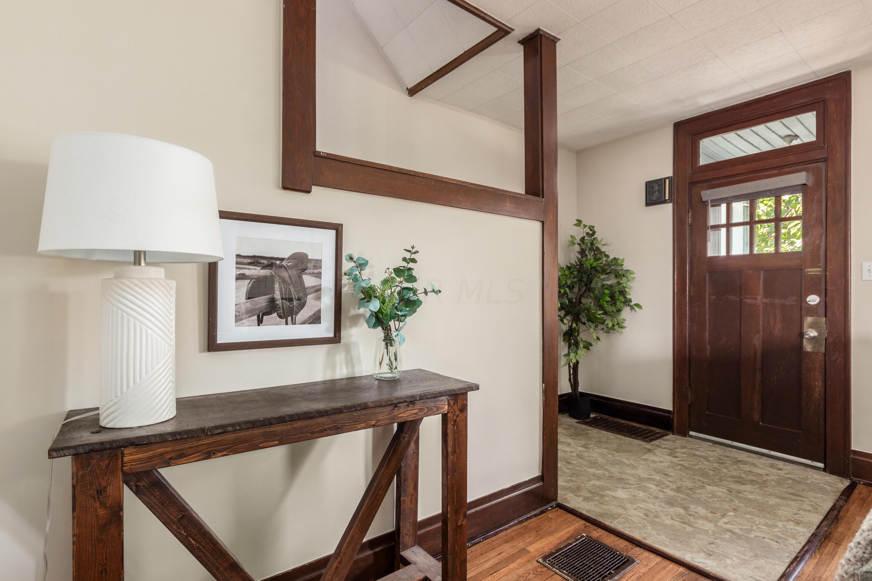 62 Tibet Road Columbus, OH 43202 - Photo 8 of 40 entryway