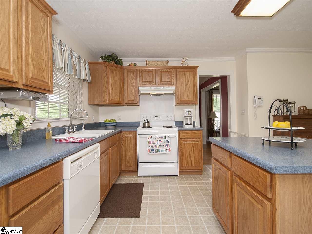 204 Woodhaven Road Easley, SC 29640 - Photo 8 of 36