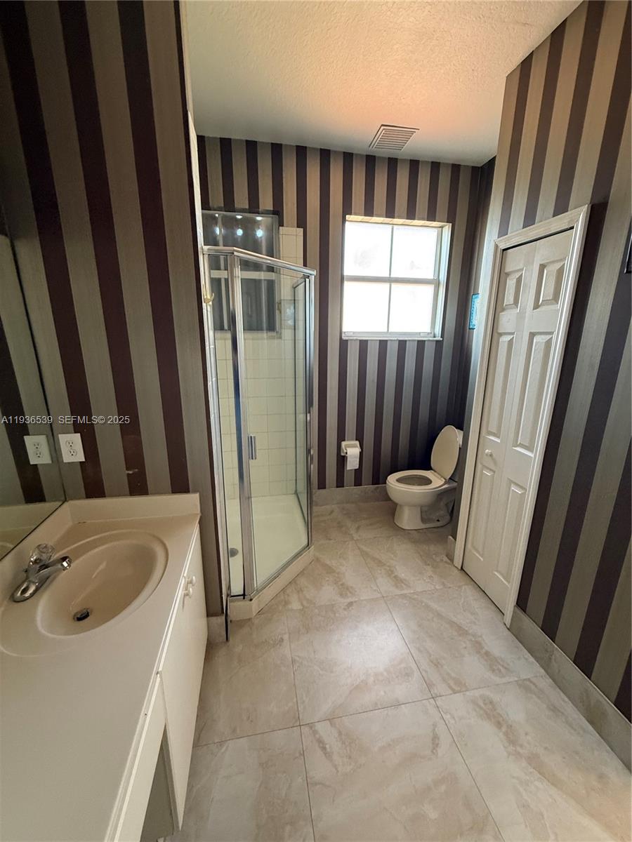 904 Southwest 154th Path Miami, FL 33194 - Photo 11 of 18 a bathroom with a sink a toilet and a tub