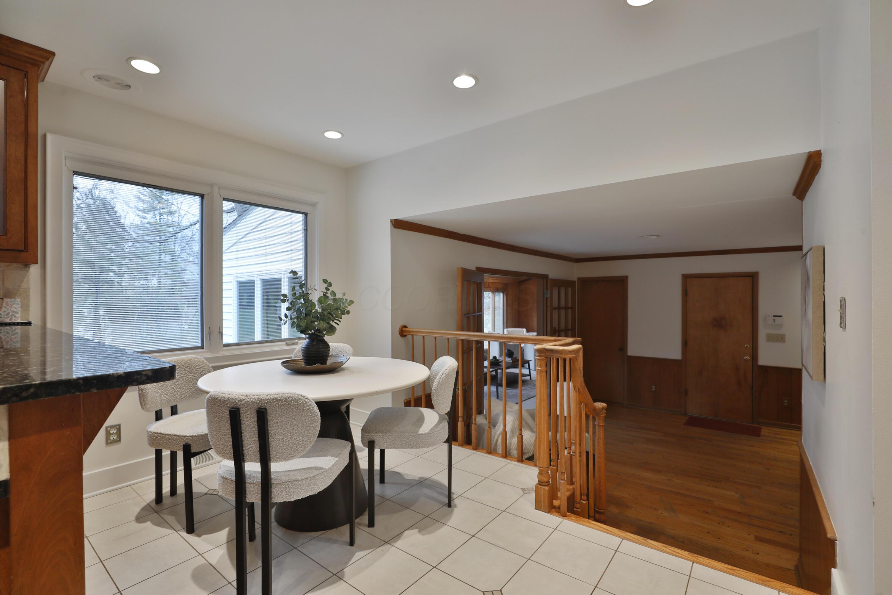 4347 Castleton Road Columbus, OH 43220 - Photo 21 of 71 Eating Area