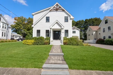 $1,195,000 | 10 Lincoln Street, Unit 10, Natick, MA 01760