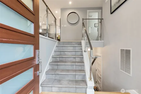 $925,000 | 403 Ferndale Avenue Northeast, Renton, WA 98056