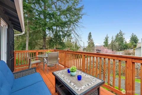 $925,000 | 403 Ferndale Avenue Northeast, Renton, WA 98056