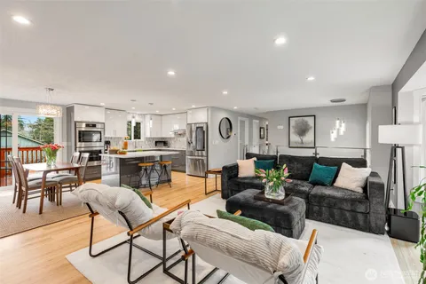 $925,000 | 403 Ferndale Avenue Northeast, Renton, WA 98056