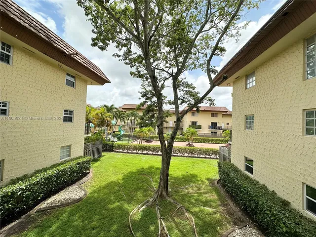 a view of yard from a balcony