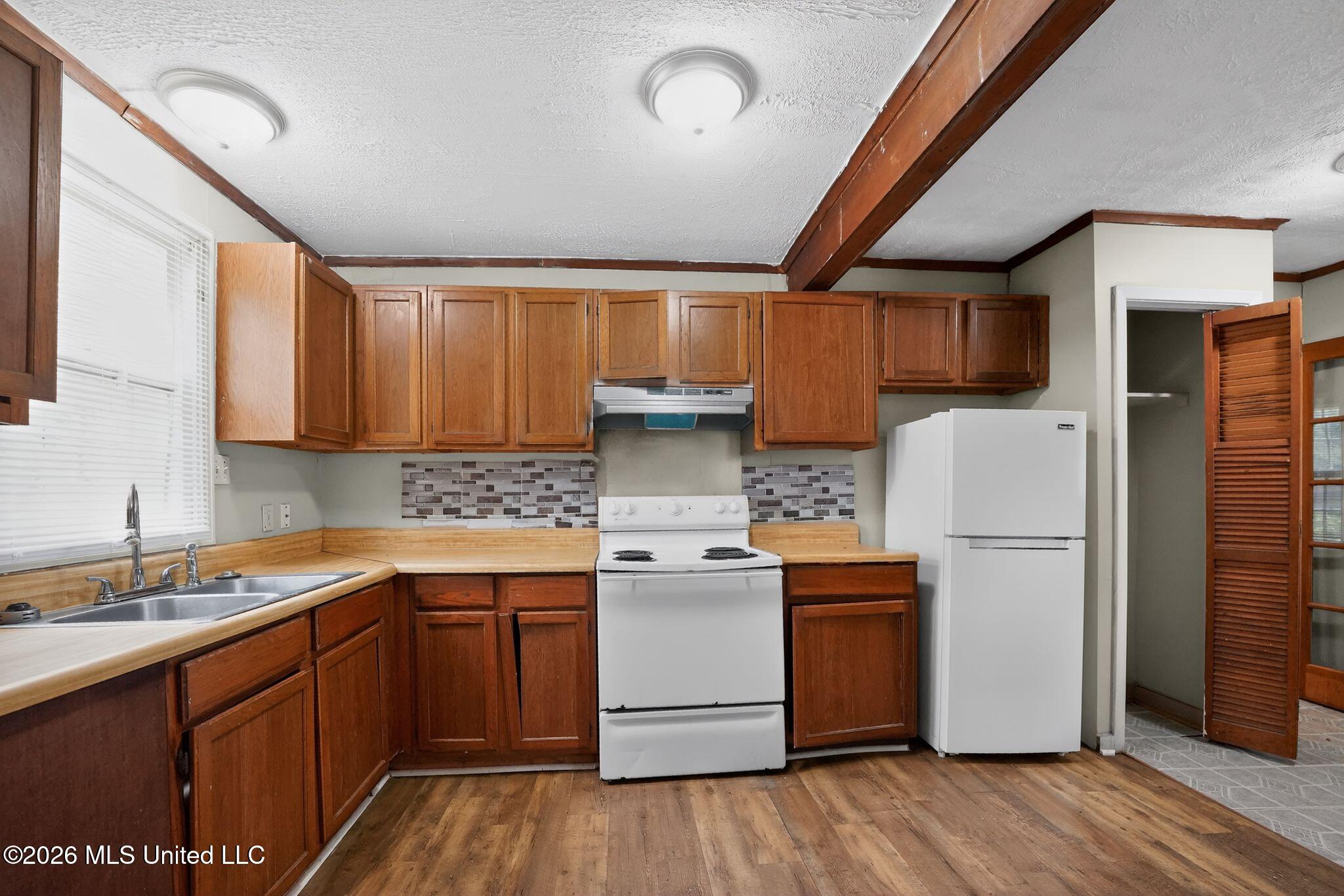 617 Woodbury Road Jackson, MS 39206 - Photo 16 of 39 24_617_Woodbury_Rd_Jackson_MS_39206-Kitc