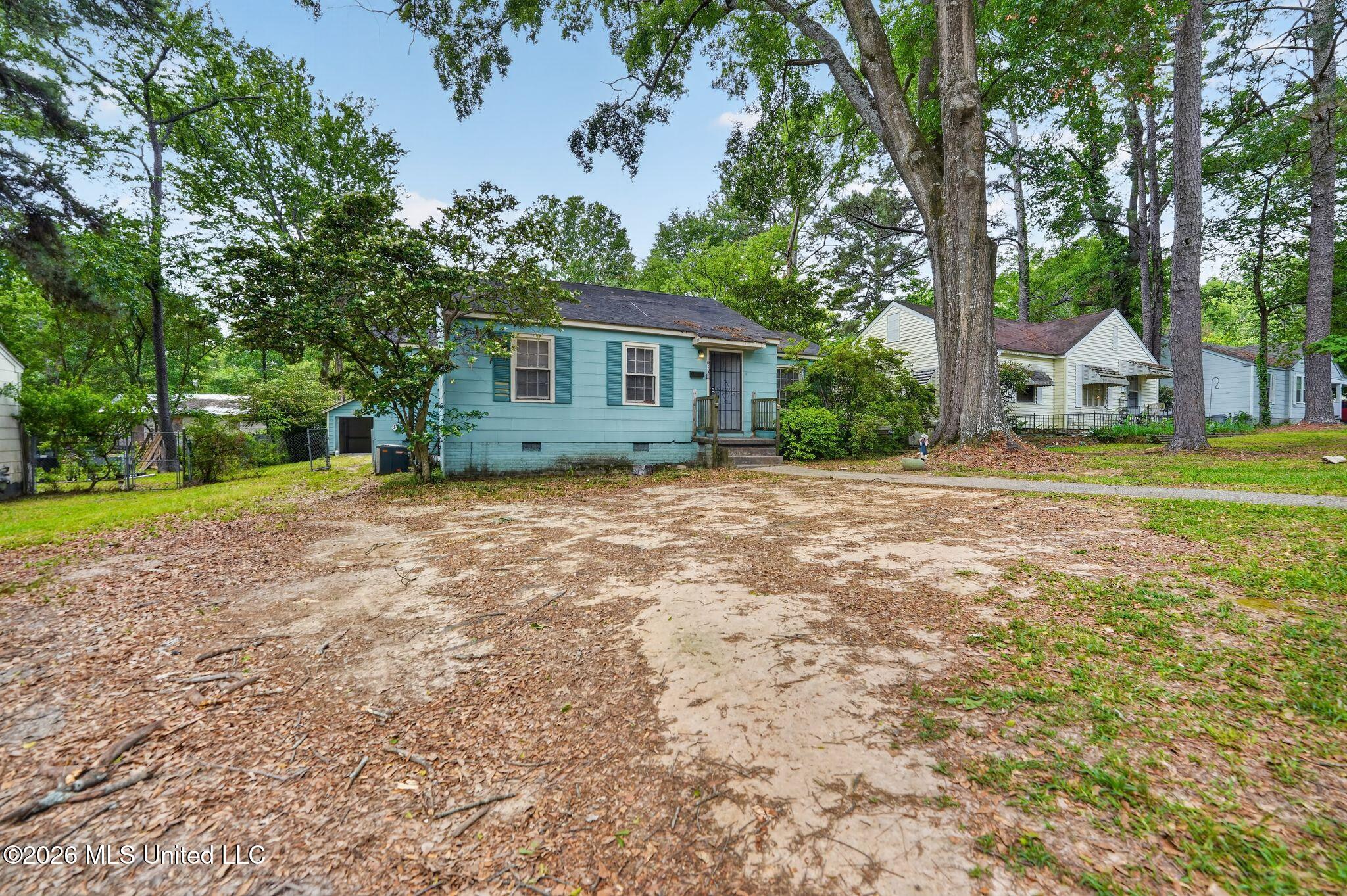 617 Woodbury Road Jackson, MS 39206 - Photo 2 of 39 01_617_Woodbury_Rd_Jackson_MS_39206-Exte