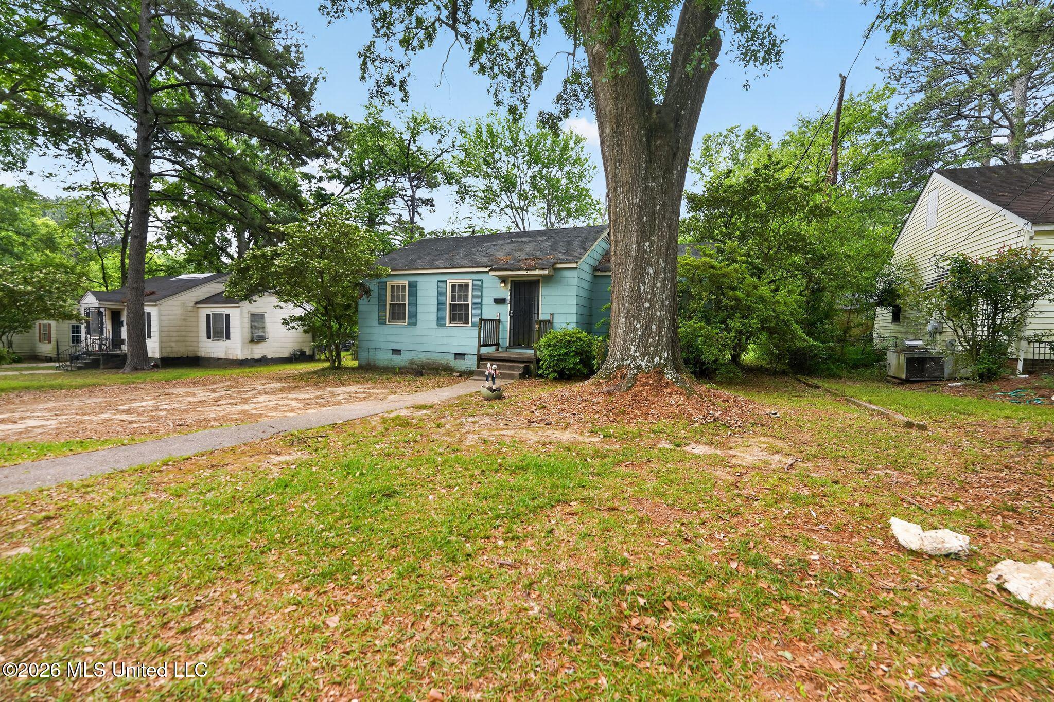617 Woodbury Road Jackson, MS 39206 - Photo 3 of 39 04_617_Woodbury_Rd_Jackson_MS_39206-Exte
