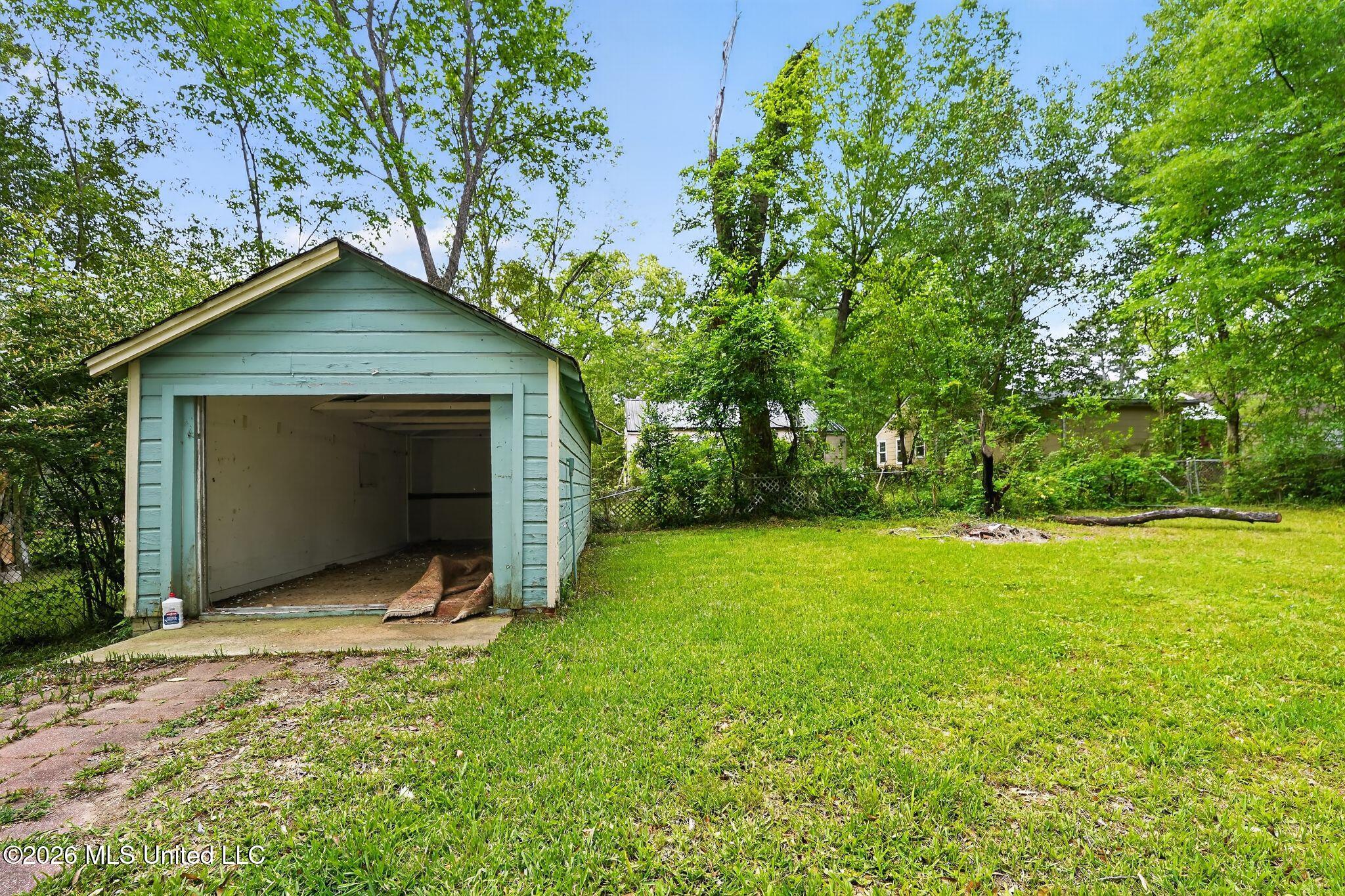 617 Woodbury Road Jackson, MS 39206 - Photo 37 of 39 05_617_Woodbury_Rd_Jackson_MS_39206-Exte