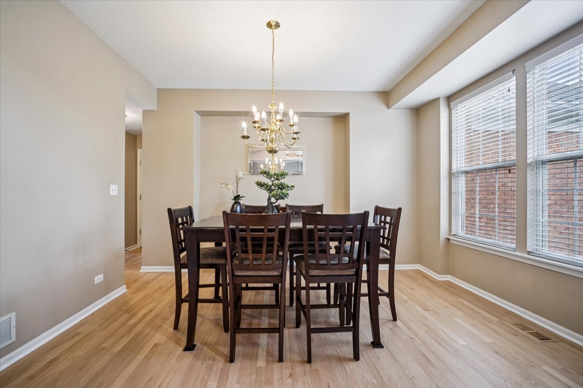 2 Springbrook Court Streamwood, IL 60107 - Photo 4 of 38