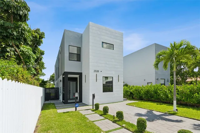 a view of a house with a yard and plants