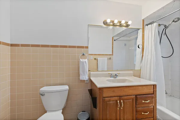 $289,000 | 1111 North Harlem Avenue, Unit 2A, Oak Park, IL 60302