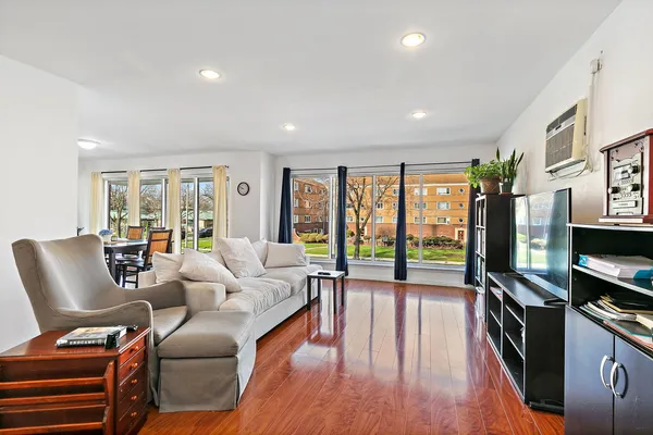 $289,000 | 1111 North Harlem Avenue, Unit 2A, Oak Park, IL 60302
