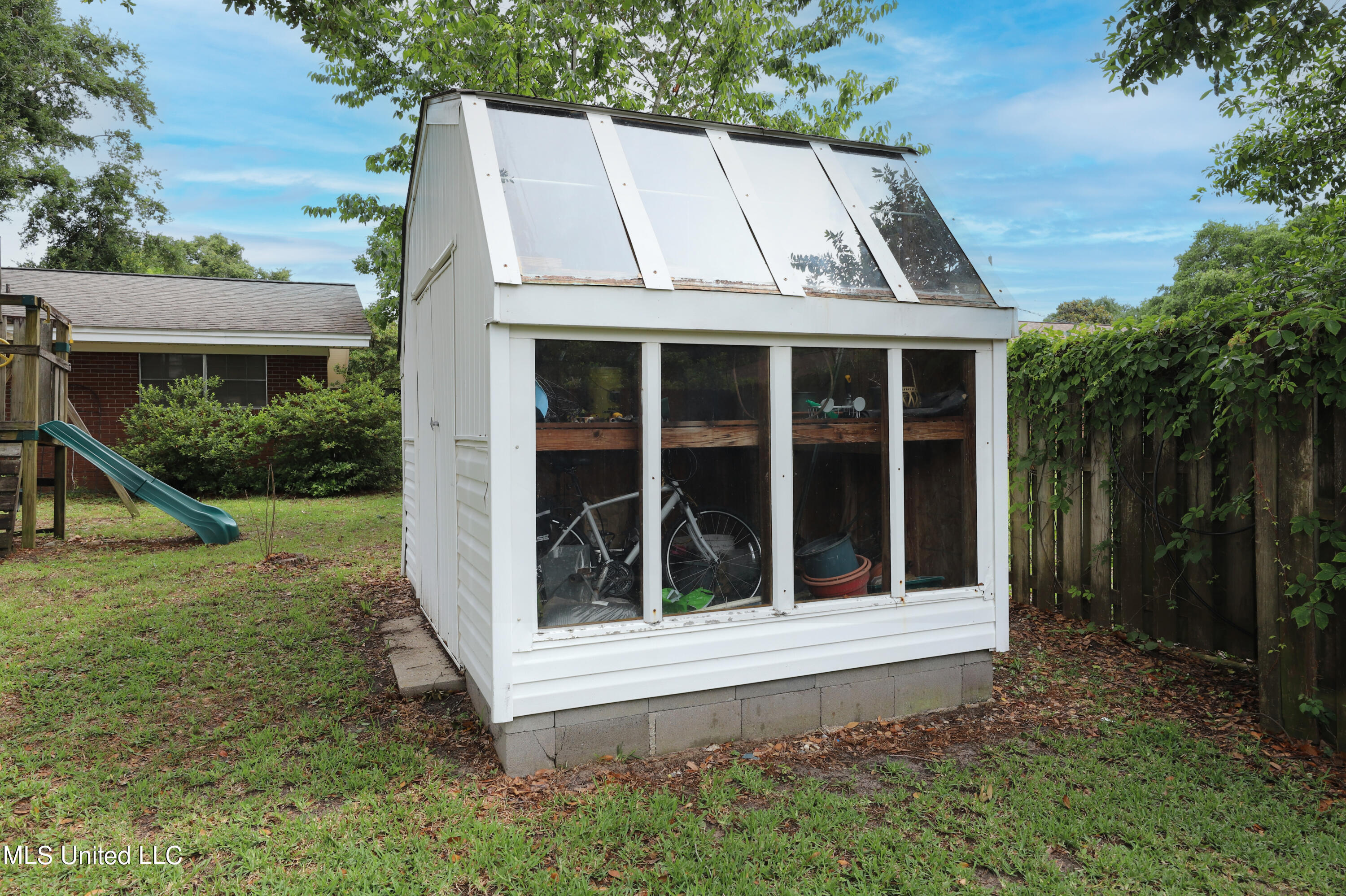 2521 Meadow Road Biloxi, MS 39531 - Photo 19 of 29 Garden Shed