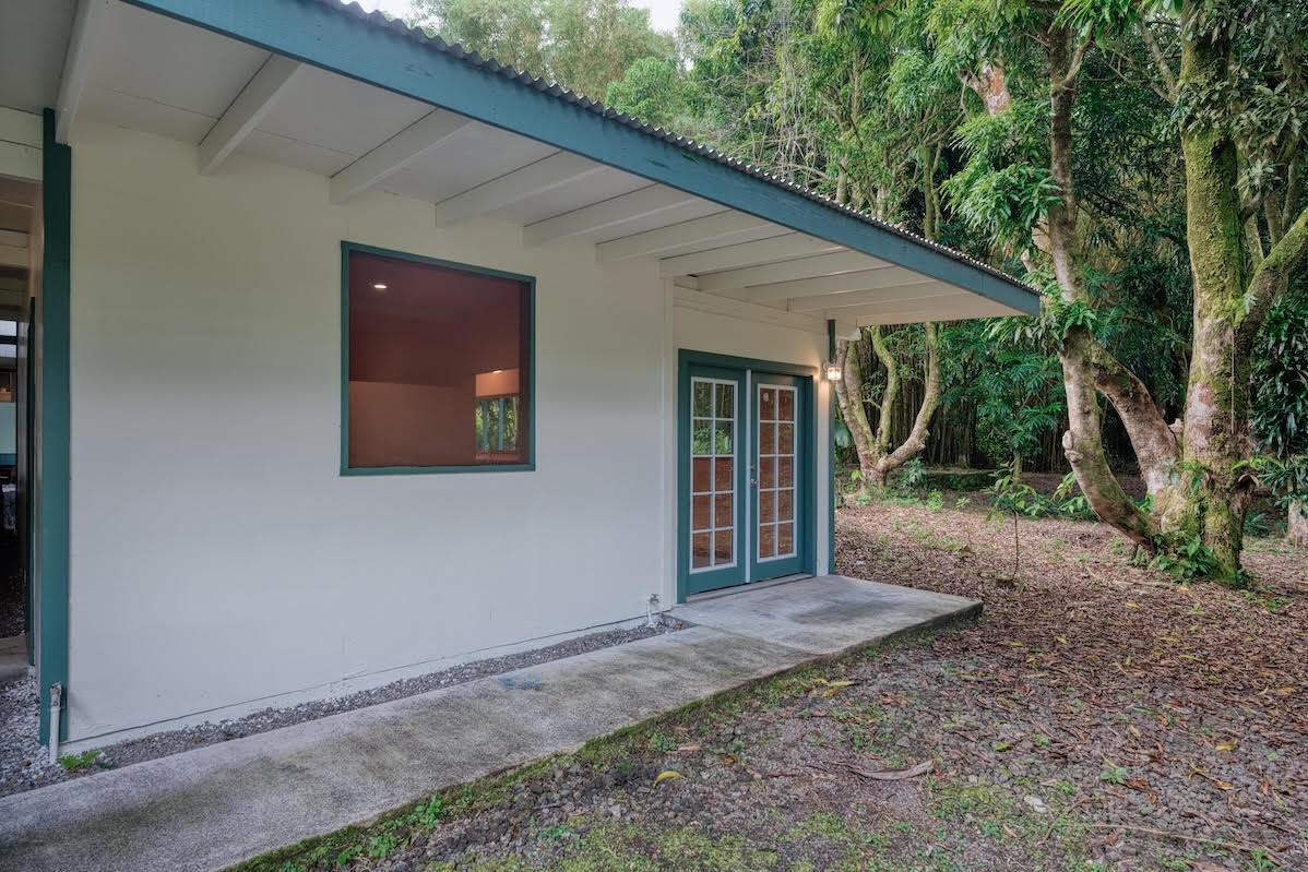 17-406 13 Mile Road Kurtistown, HI 96749 - Photo 12 of 29 a view of a house with backyard and garden