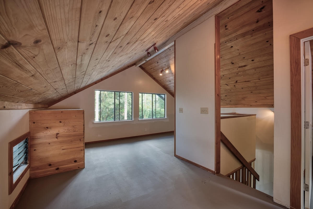 17-406 13 Mile Road Kurtistown, HI 96749 - Photo 19 of 29 a view of an empty room with a window