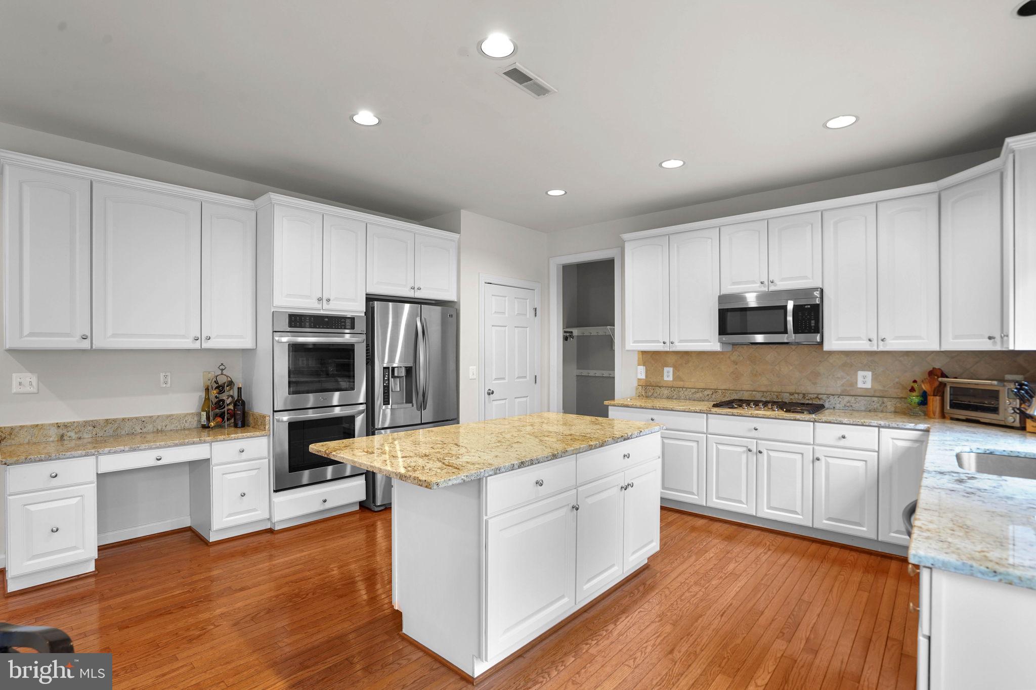 26030 Glasgow Drive Chantilly, VA 20152 - Photo 13 of 42