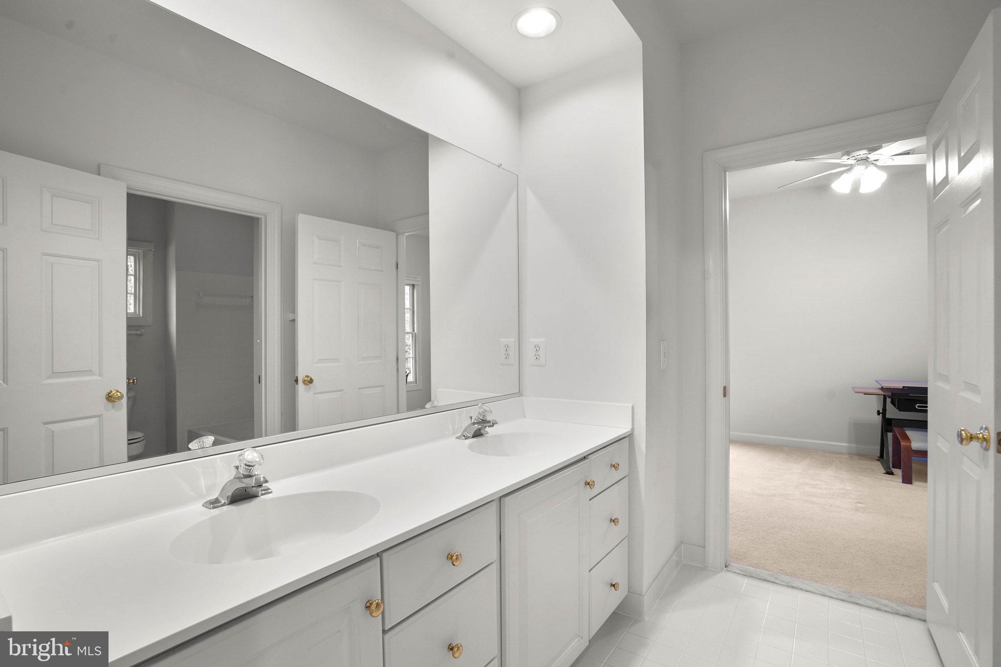 26030 Glasgow Drive Chantilly, VA 20152 - Photo 28 of 42