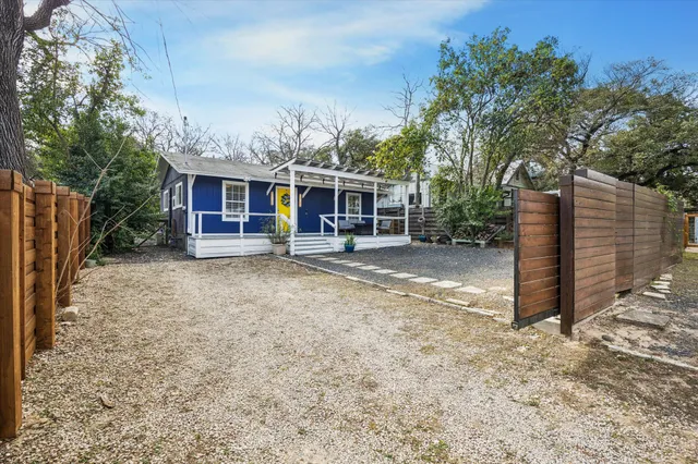 $2,500 | 213 Lessin Lane, Austin, TX 78704