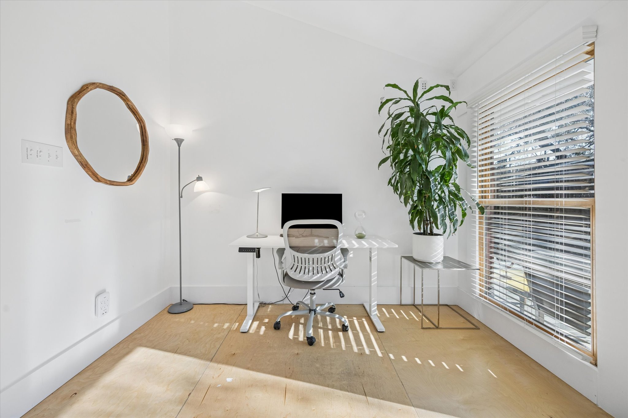 213 Lessin Lane Austin, TX 78704 - Photo 12 of 16 Office area featuring baseboards