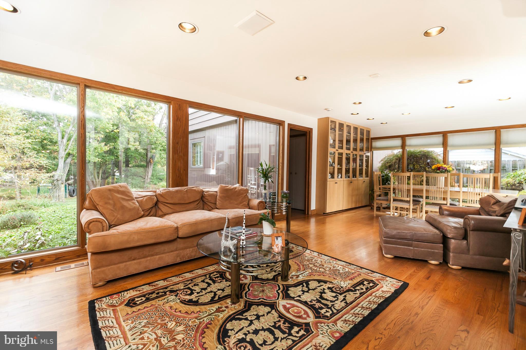 3416 Birch Hollow Road Baltimore, MD 21208 - Photo 2 of 30 Living Room