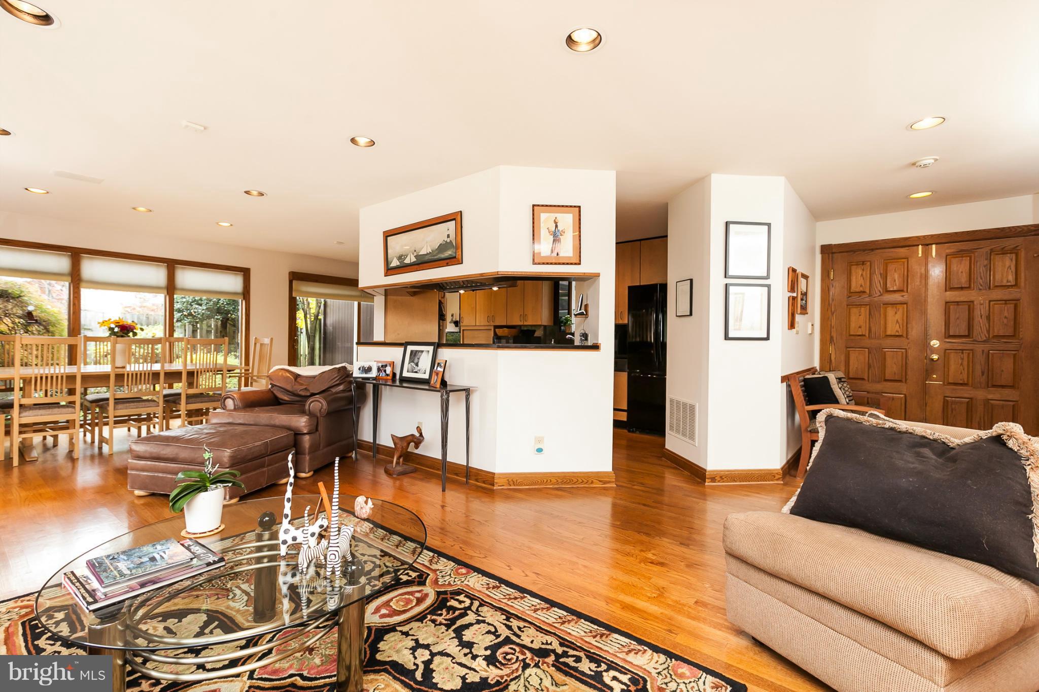 3416 Birch Hollow Road Baltimore, MD 21208 - Photo 4 of 30 Living Room