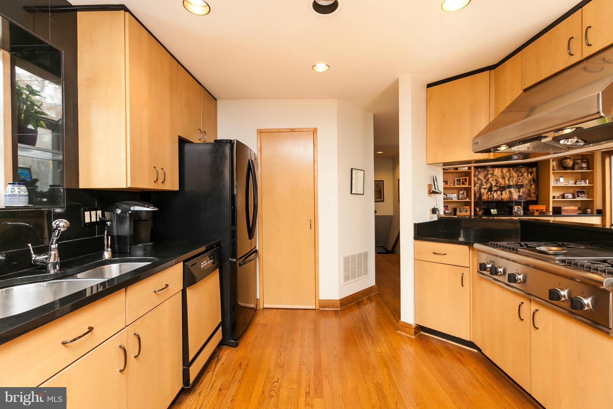 3416 Birch Hollow Road Baltimore, MD 21208 - Photo 7 of 30 Kitchen