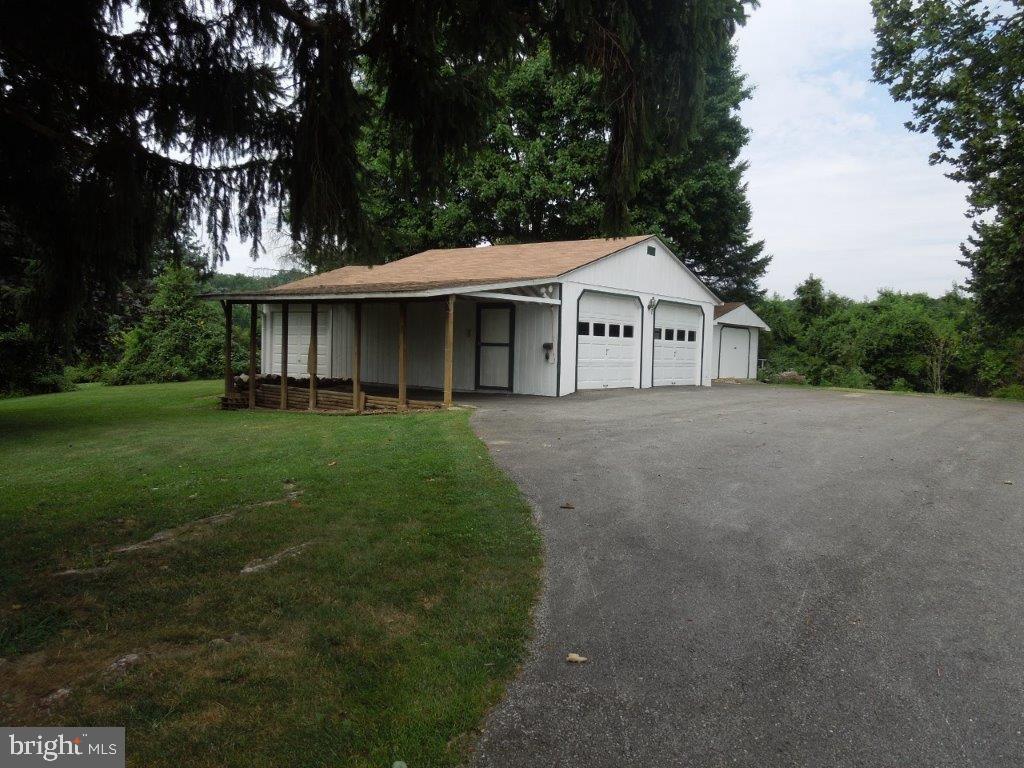 1029 Accomac Road York, PA 17406 - Photo 4 of 55 Gallery Image 4