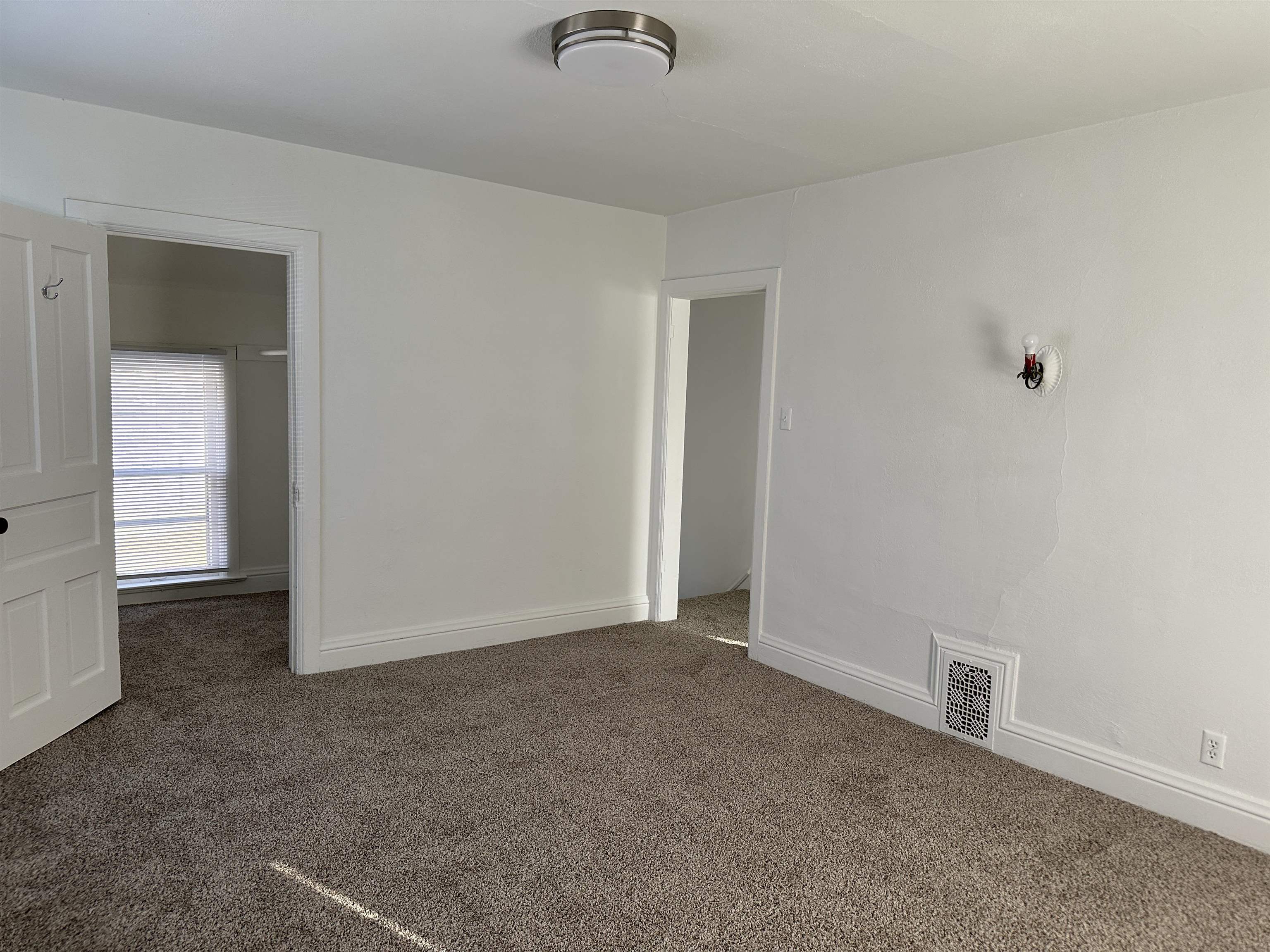 309 West Pleasant Street Freeport, IL 61032 - Photo 13 of 33