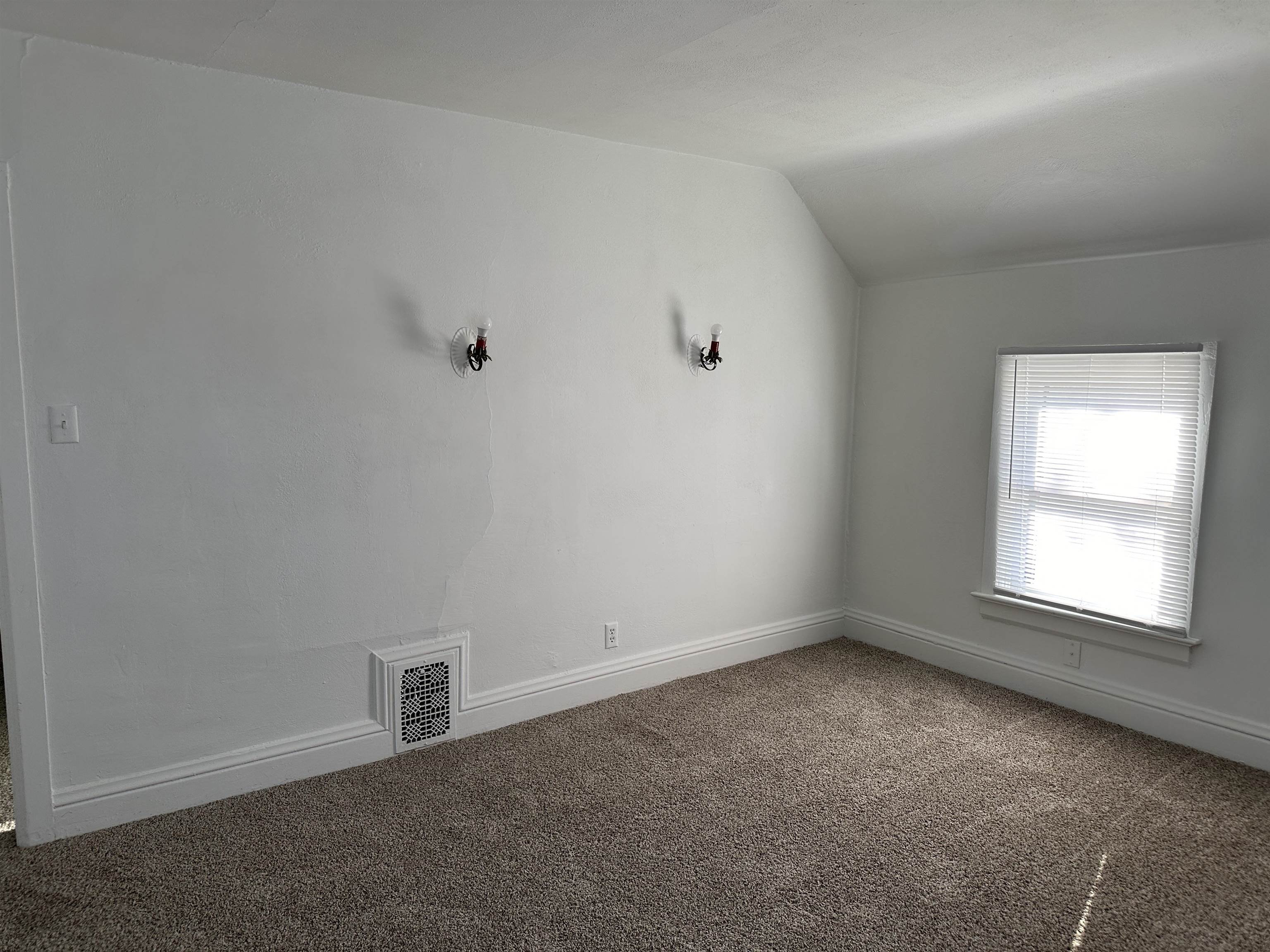 309 West Pleasant Street Freeport, IL 61032 - Photo 14 of 33