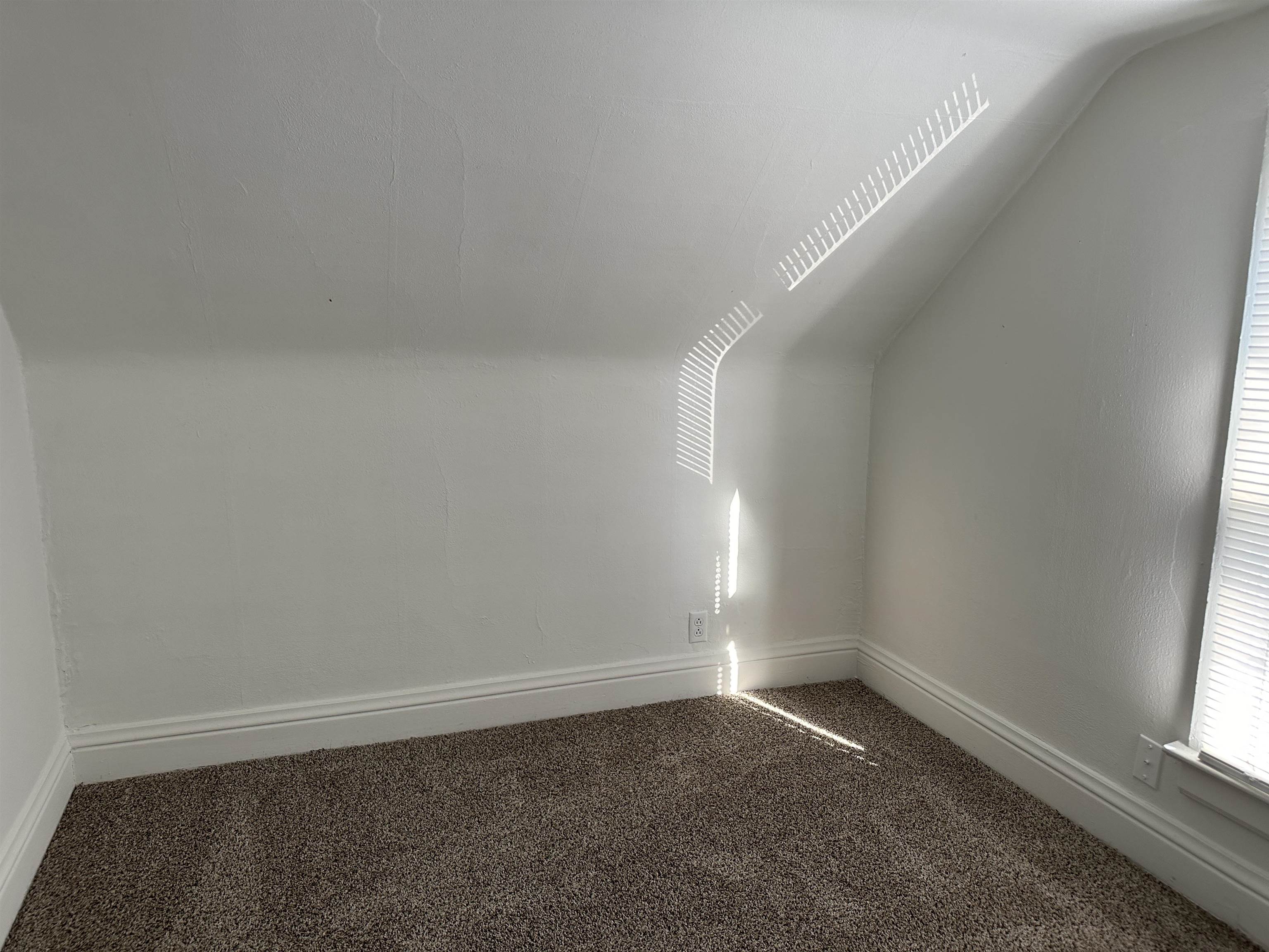 309 West Pleasant Street Freeport, IL 61032 - Photo 15 of 33